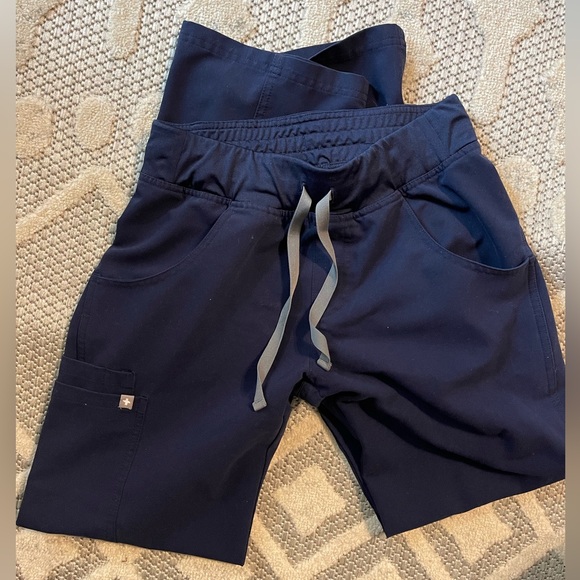 FIGS scrubs straight legged pants - Picture 2 of 2